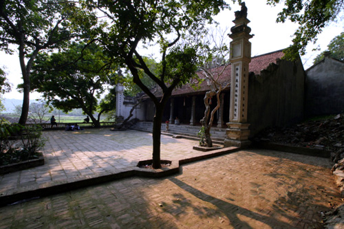 Thắng cảnh Ch&ugrave;a Trầm giữa H&agrave; Nội